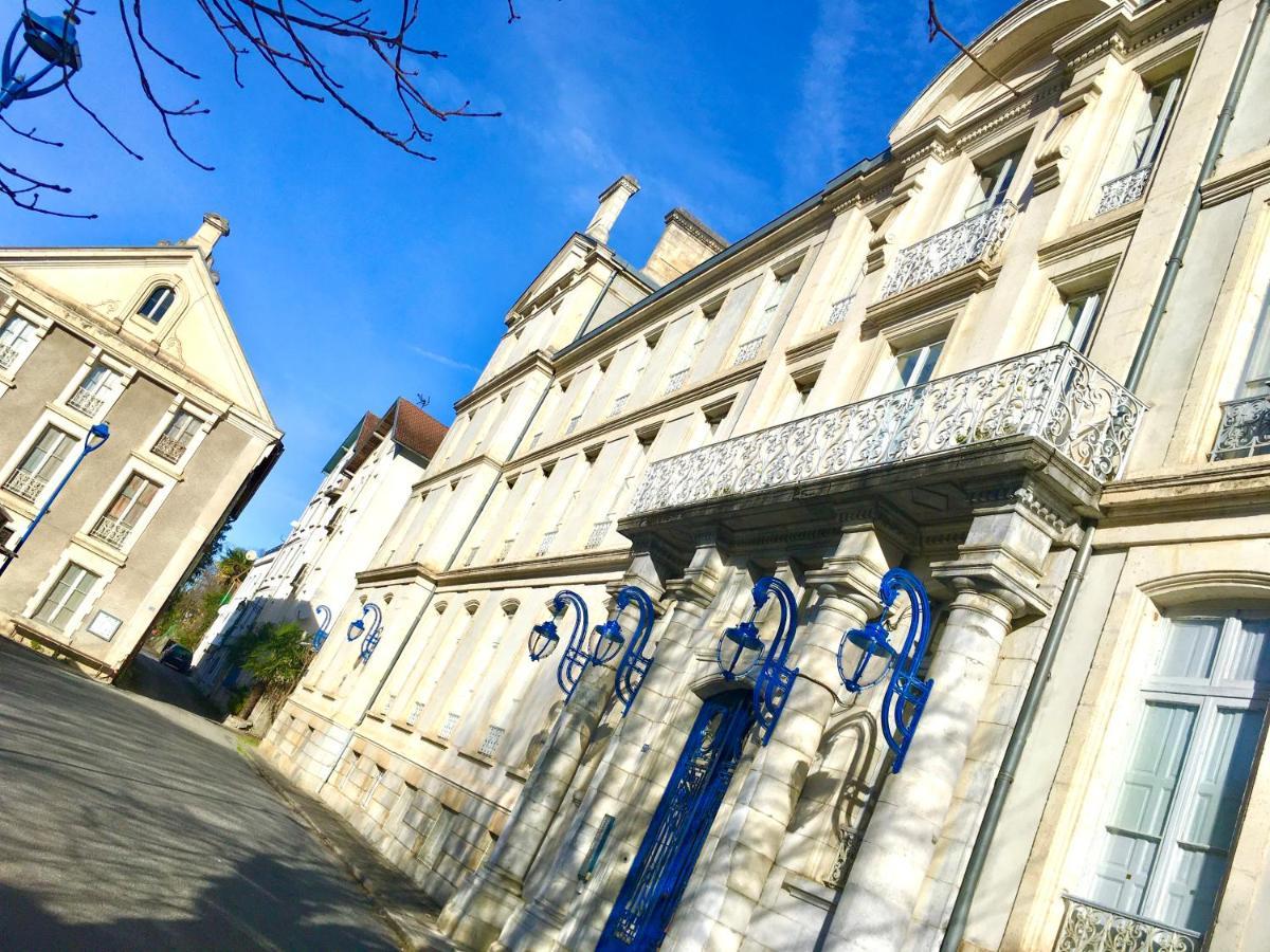 Appartement spacieux dans immeuble atypique classé 4 étoiles à côté des Thermes de Capvern-Les-Bains Exterior foto